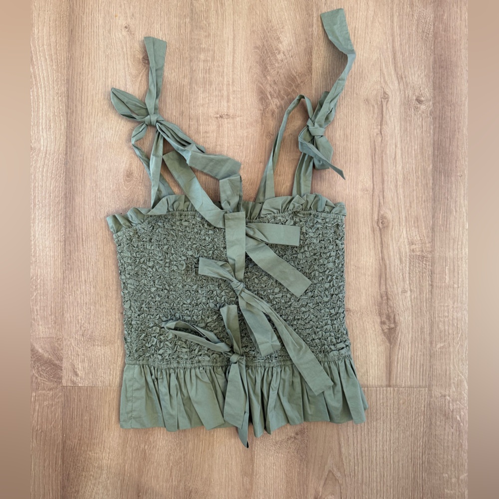 Green Ruffle Tie-Front Top Size M - Picture 4 of 7